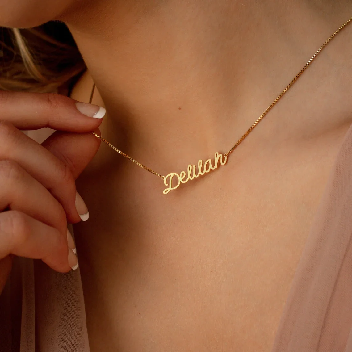 Collier avec nom personnalisé pour femmes, toute police avec chaîne en boîte, plaque signalétique en or, meilleur ami, cadeau d'anniversaire parfait, ras du cou, 2023