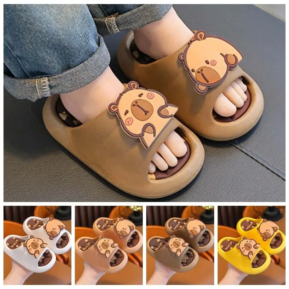 Pantoufles Capybara mignonnes en PVC pour piscine, pantoufles antidérapantes douces avec animaux de dessin animé, sandales de salle de bain épaisses et rotatives pour enfants, été