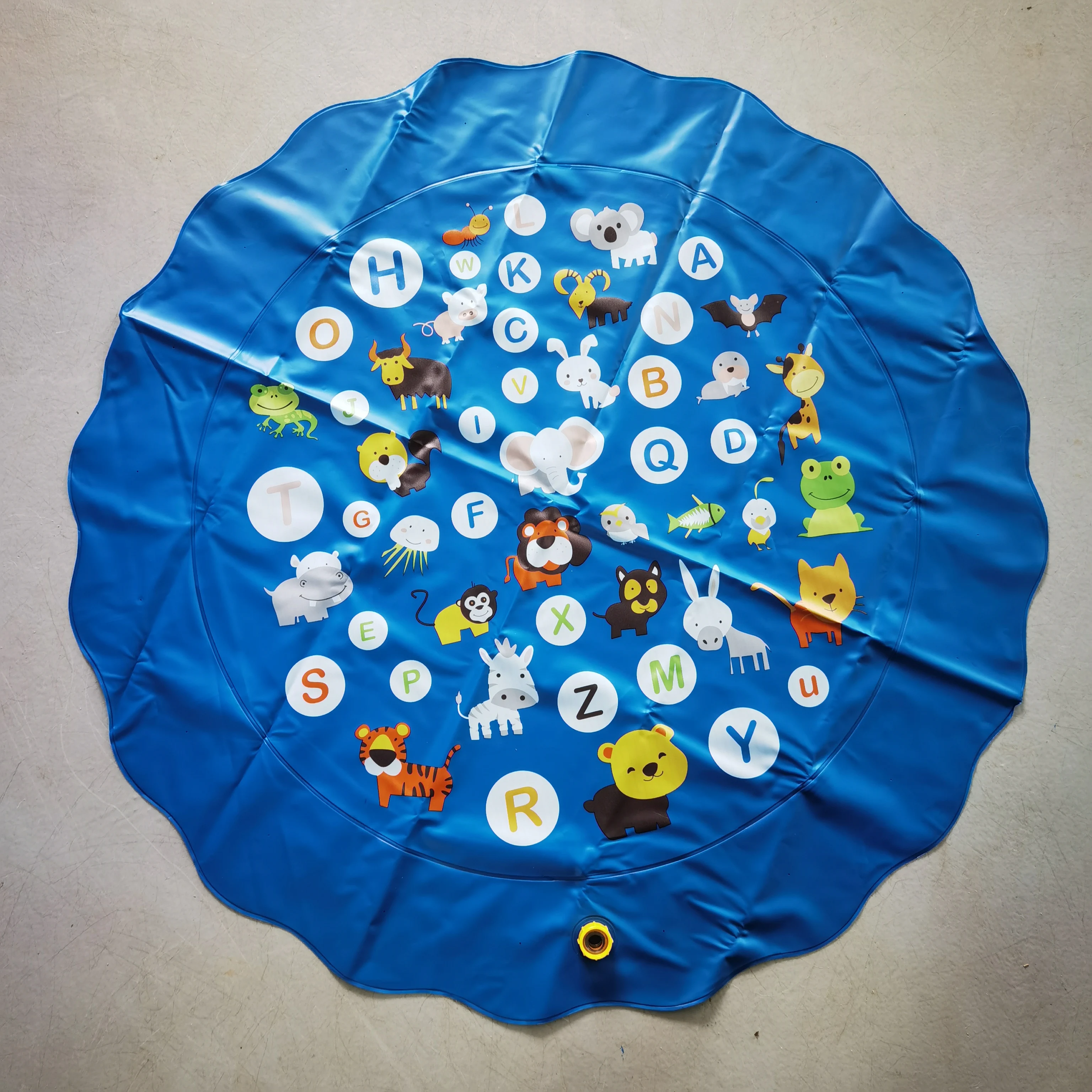 Tapis d'arrosage avec lettres en dentelle PVC100CM, pour enfants, pelouse extérieure, jeux de plage, tapis d'arrosage, piscine de pulvérisation