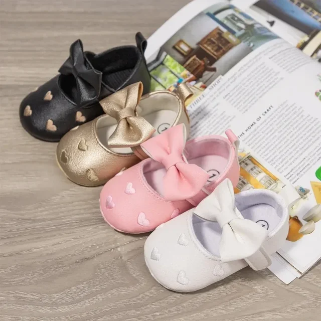 Chaussures d'intérieur pour premiers pas pour bébés filles de 0 à 18 mois, semelle en coton doux, antidérapantes, broderie classique, nœud papillon, crochet et boucle, chaussons pour nourrissons – Image 2