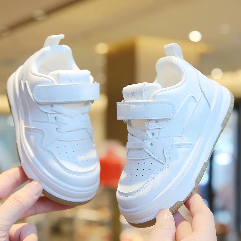 Chaussures blanches pour enfants printemps et automne chaussures de sport pour enfants anti-dérapant léger garçons chaussures de planche semelle souple bébé chaussures décontractées