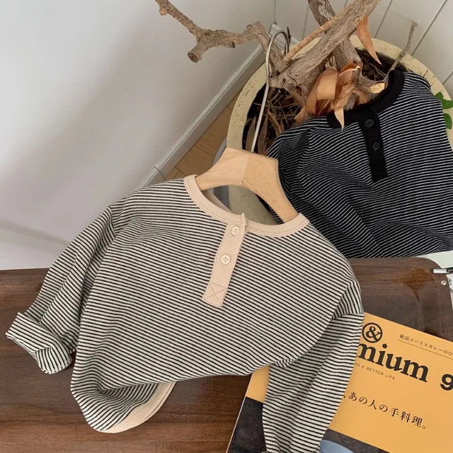 T-shirt à manches longues pour enfants, nouvelle collection d'automne pour garçons, chemise inférieure minimaliste pour bébé, haut rayé, vêtements pour filles – Image 4