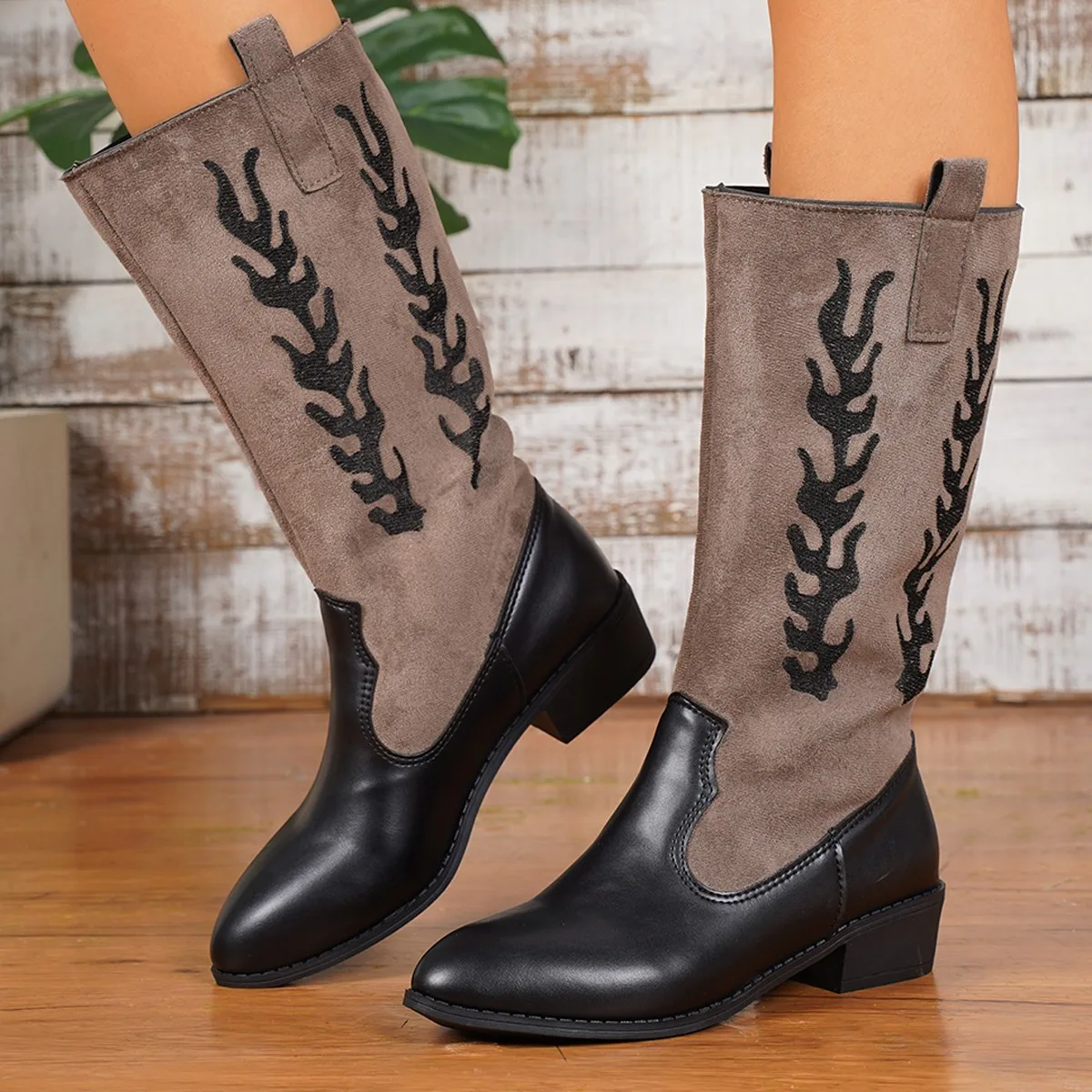 Bottes de cowboy occidentales en cuir PU pour femmes, chaussures mi-botte pointues brodées, Parker noir, bottes de créateur d'hiver, mode
