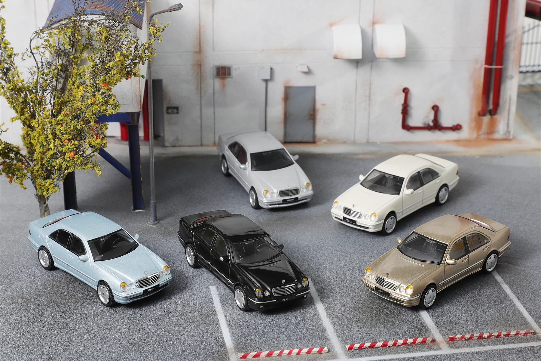 Shadow 1:64 E55 blanc argent bleu noir modèle de voiture moulé sous pression
