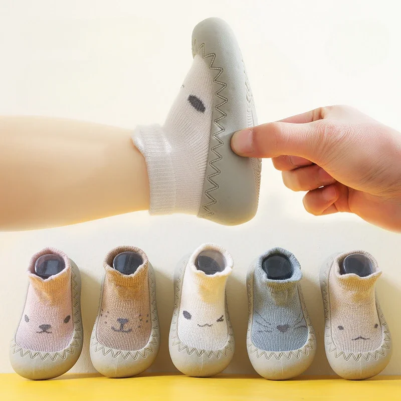 Mignon 2025 enfants garçon fille chaussures semelle en caoutchouc souple enfant baskets de sol bébé BeBe chaussons enfant en bas âge premier marcheur chaussures abordables