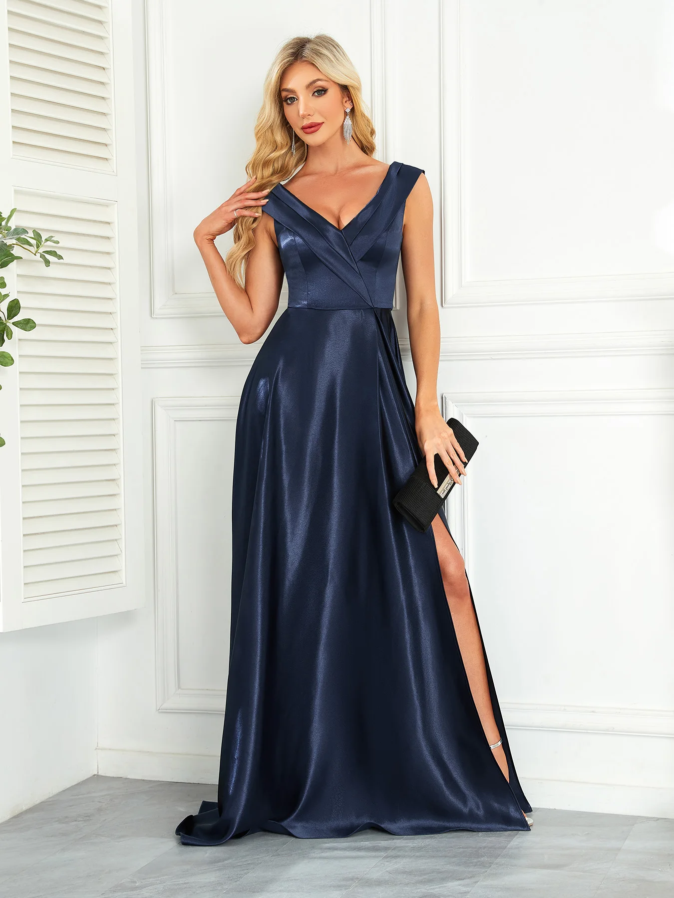 XUIBOL Robe de fête à décolleté en V, sans manches, jupe fendue et robe en satin luxueux pour bal
