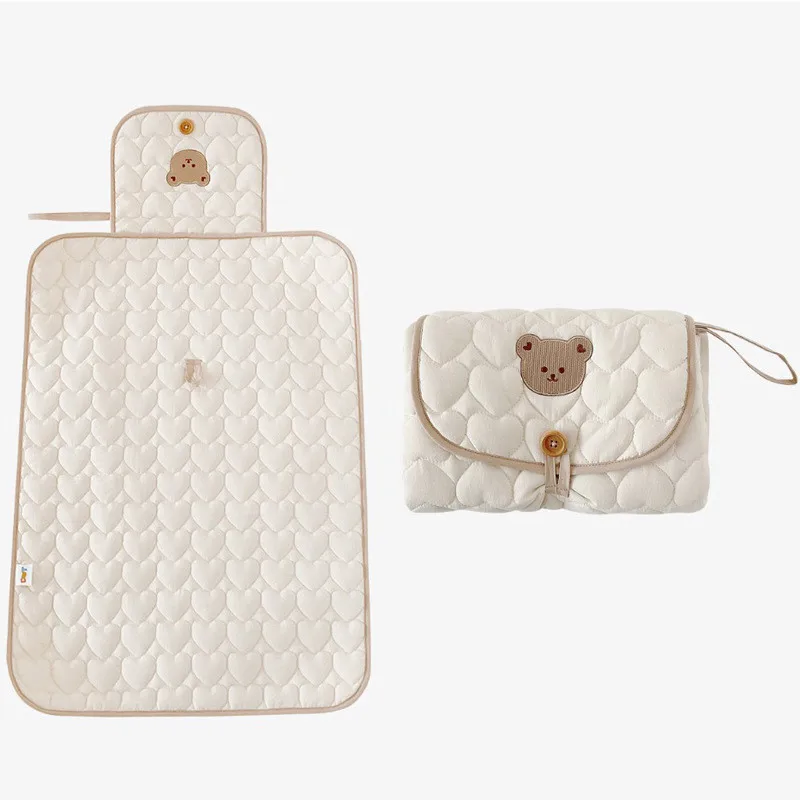 Matelas à langer imperméable pliable et Portable pour bébé, ours mignon, lavable, couche de voyage, tapis de jeu, produits de soins pour nourrissons
