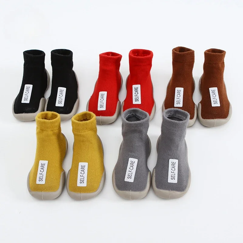 2025 Premières chaussures pour bébés pour tout-petits – Bottines tricotées pour bébés garçons et filles avec semelle souple, chaussures pieds nus antidérapantes au sol en caoutchouc