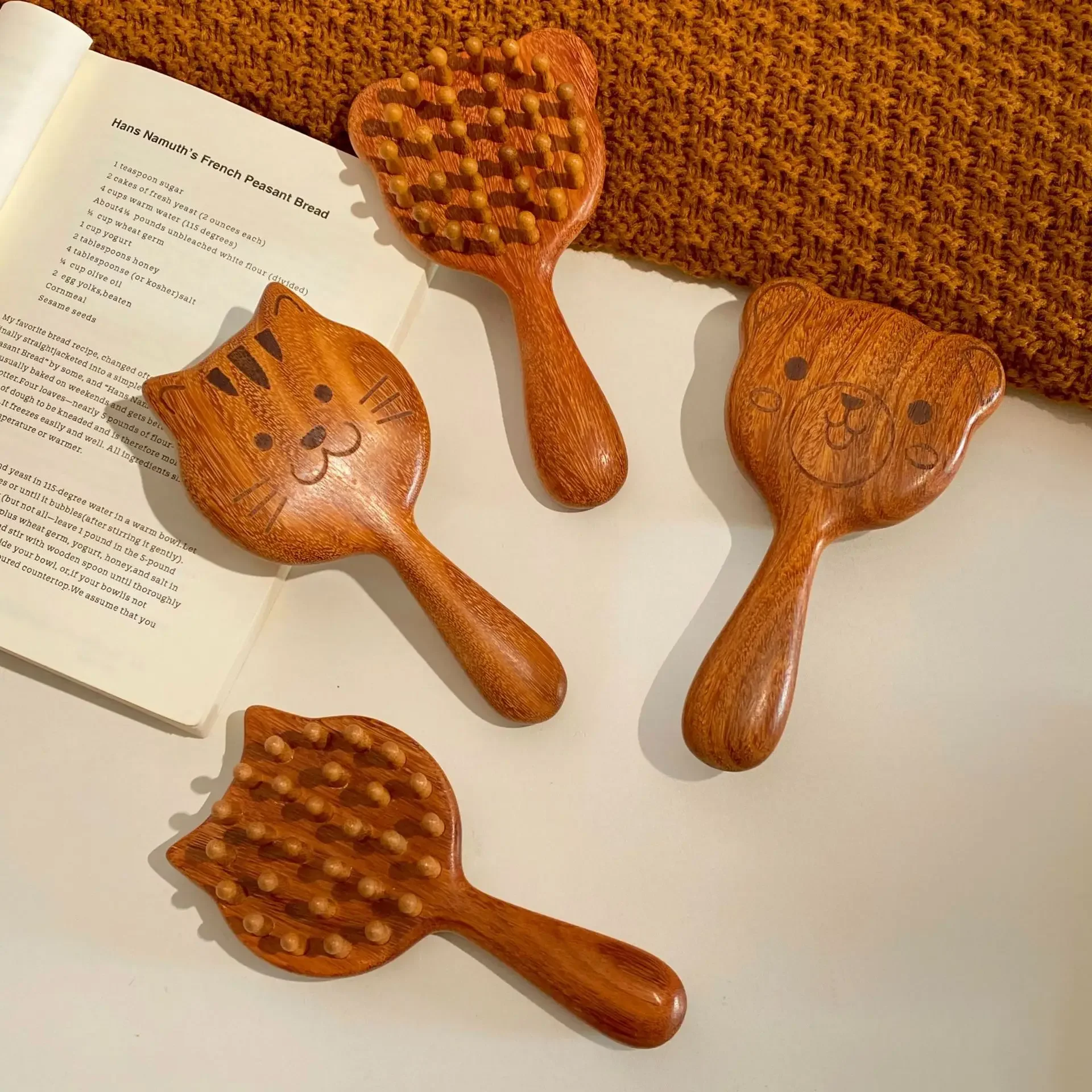 Brosse démêlante en bois de santal, fil doré, peigne de Massage, dessin animé créatif, chat mignon, peigne à cheveux longs, usage domestique, peigne à dents épaisses