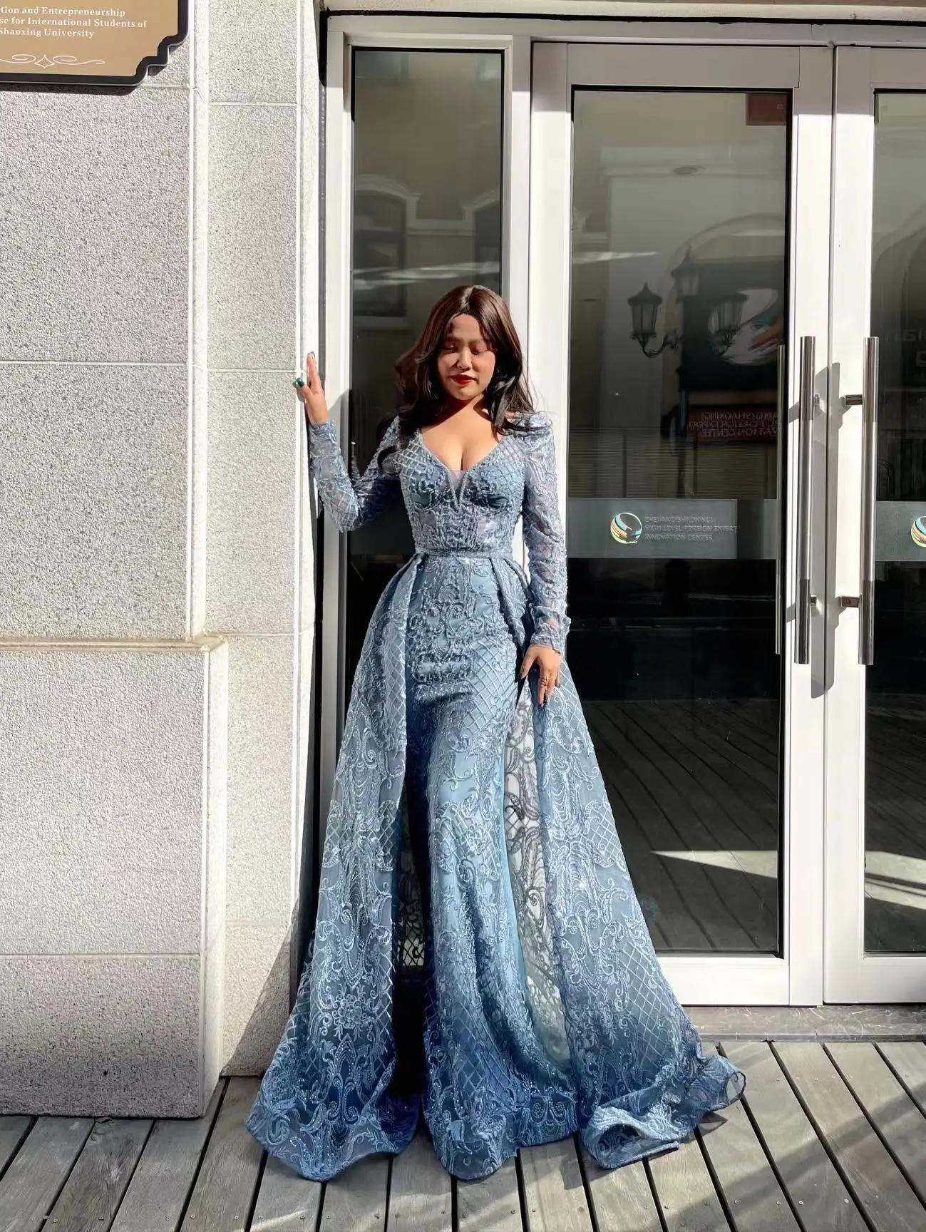 Shalimar Zhang-Robe de Soirée Bleue à Manches sulf, Tenue de Luxe avec Broderie Personnalisée à la Main