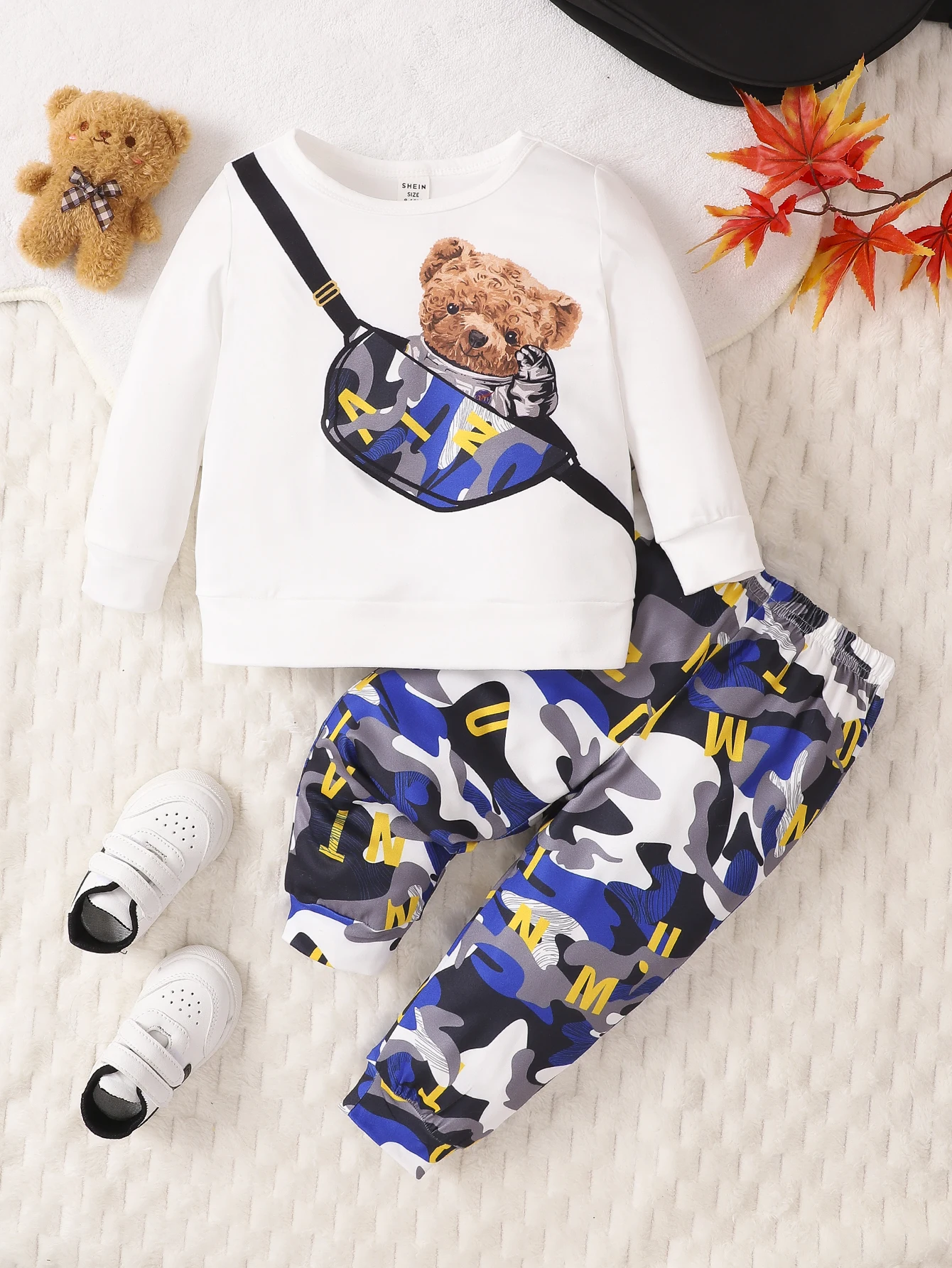 Printemps et automne garçons col rond à manches longues sac à bandoulière ours haut rendu pantalon mode chaud et coupe ample bébé ensembles