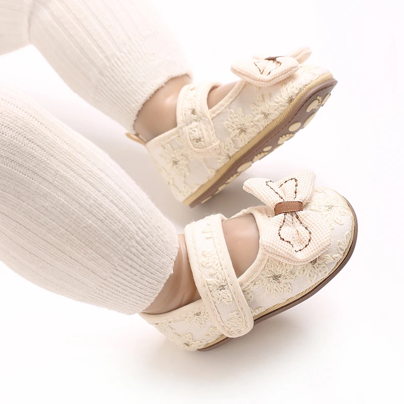 Chaussures de princesse en dentelle à fleurs pour bébé de 0 à 1 an, nouveau-né, 100 jours, ne tombe pas, nouvelle collection