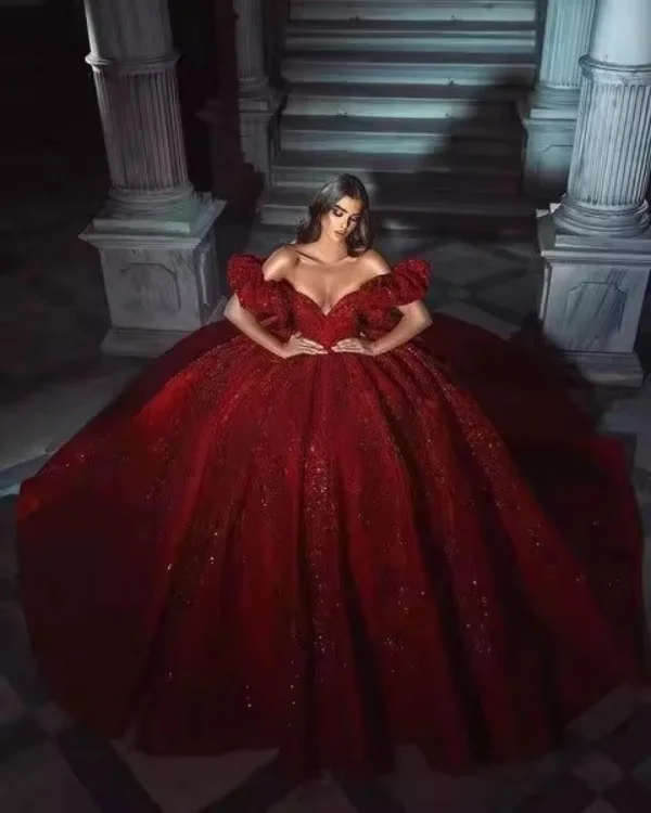 Robes de princesse Quinceanera personnalisées avec traîne cathédrale scintillante, luxueuses robes de bal luxueuses à col en V et manches à bulles et paillettes perlées