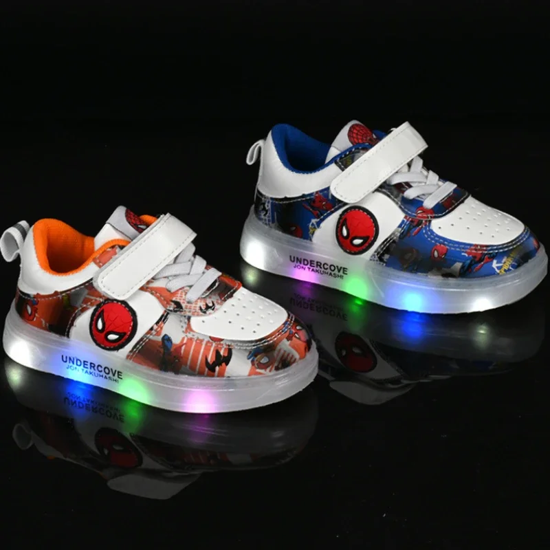 Chaussures de dehors Légères à LED pour Enfant Garçon et Fille, Baskets Décontractées et Respirantes avec Motif de Dessin Animé Disney SpidSuffolk