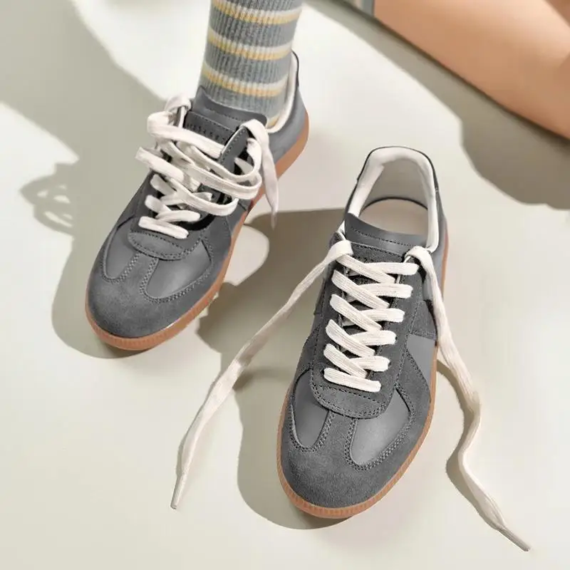 Chaussures d'entraînement allemandes rétro classiques, petites chaussures blanches pour femmes, nouvelles chaussures plates polyvalentes à lacets en cuir véritable pour printemps et automne