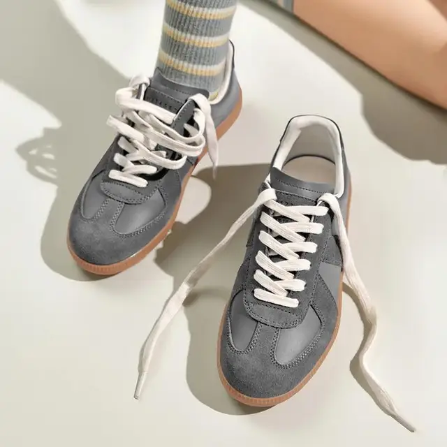 Chaussures d'entraînement allemandes rétro classiques, petites chaussures blanches pour femmes, nouvelles chaussures plates polyvalentes à lacets en cuir véritable pour printemps et automne