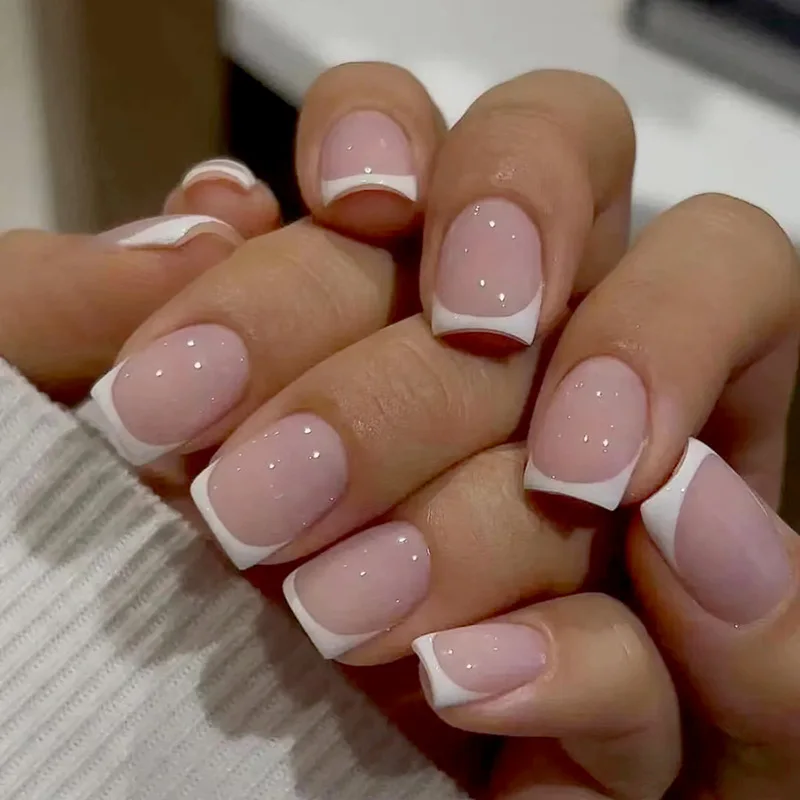 24 faux ongles carrés courts N64.+ 1 lime à ongles + 1 pièce de colle MSI