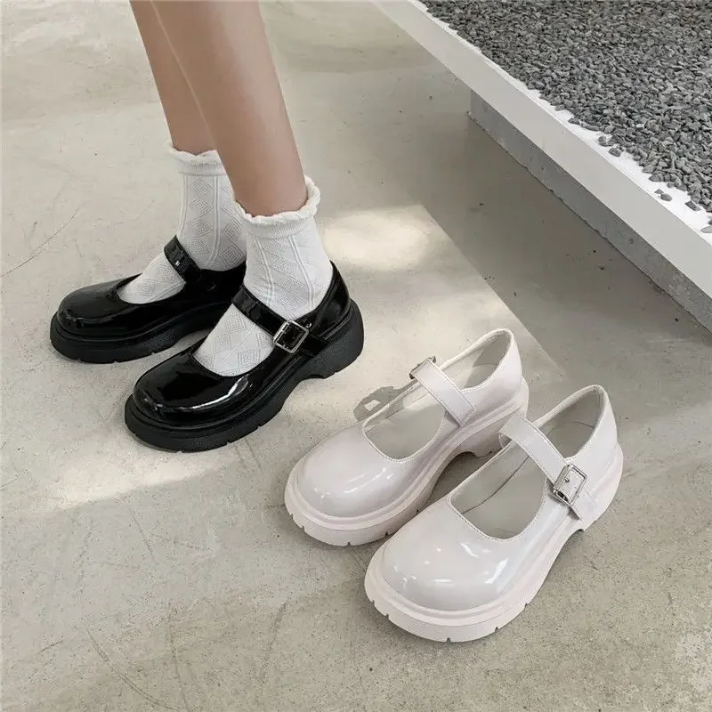Chaussures pour femmes grande taille blanc Mary Jane petites chaussures en cuir été mince Style japonais JK chaussures 42 chaussures à fond plat avec polyuréthane