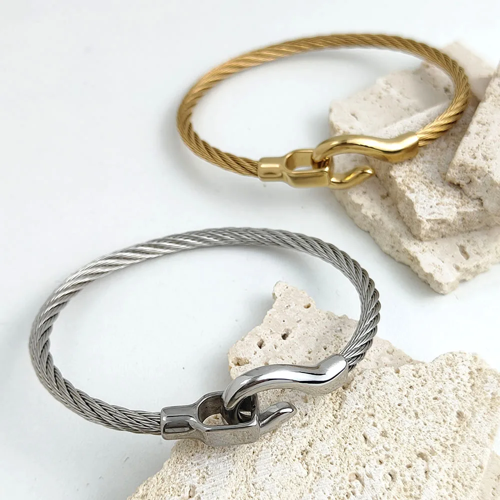 Fashionable braided hanging buckle stainless steel metal bracelet, gold-plated 18K stainless steel female hand jewelry