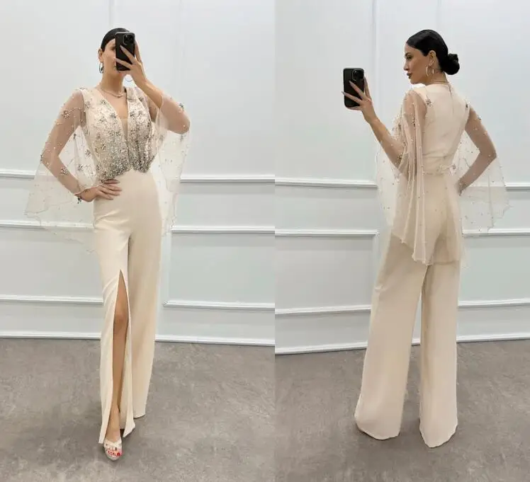 Robe de soirée beige avec cape brodée, conception de combinaison