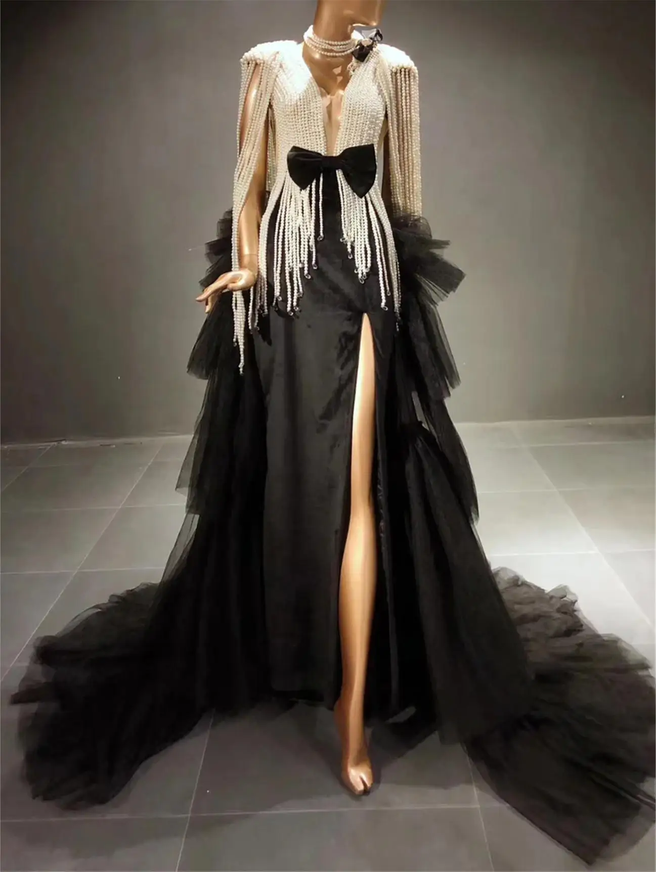 Robe de Soirée Trapèze en Satin Noir et Blanc avec Nministériels d à Franges, Tenue de Célébrité, Col en V, Haute Indépendance