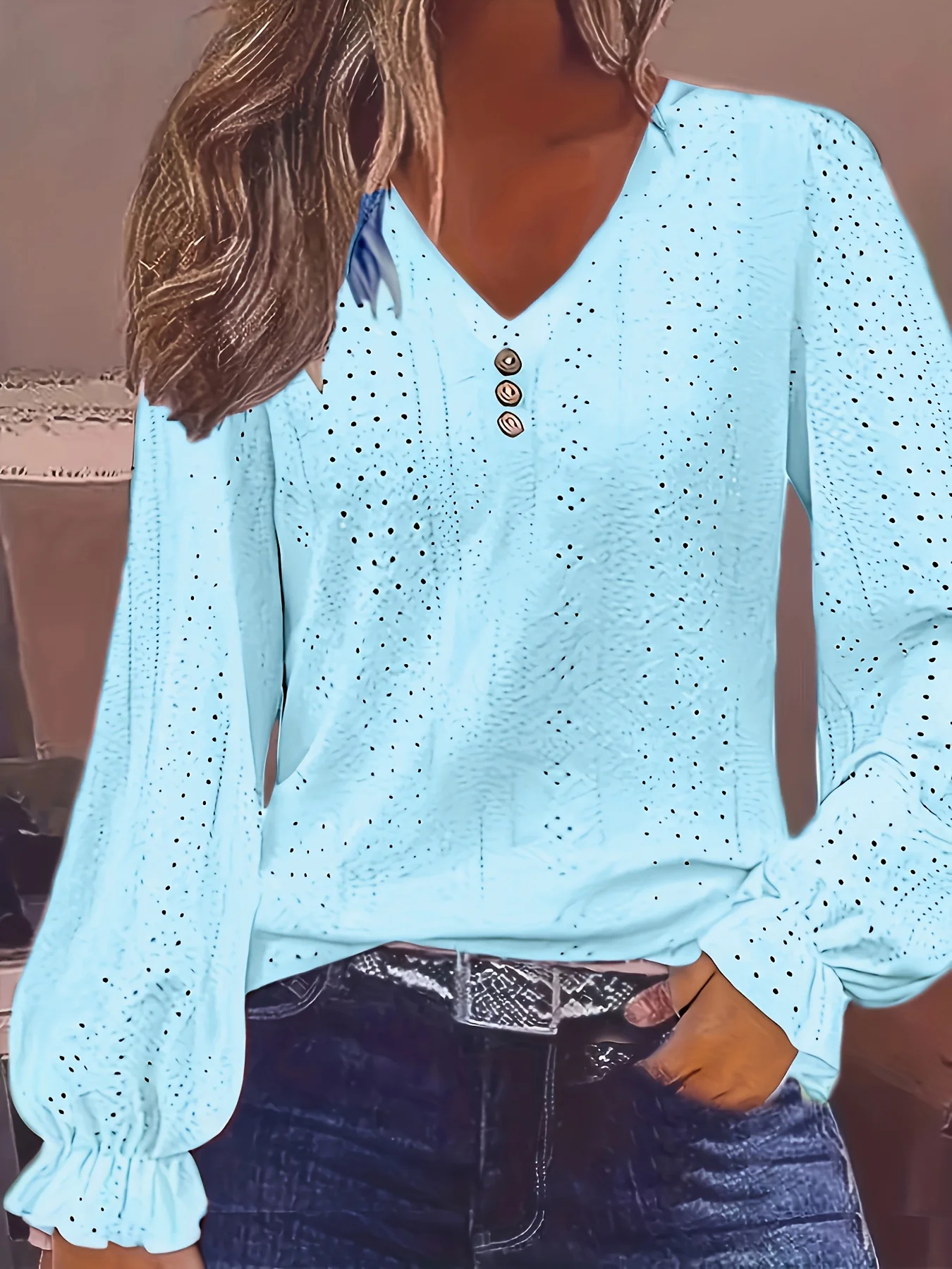 Grande taille oeillet bouton décor T-Shirt décontracté col en V à manches longues haut pour le printemps et l'automne femmes grande taille vêtements