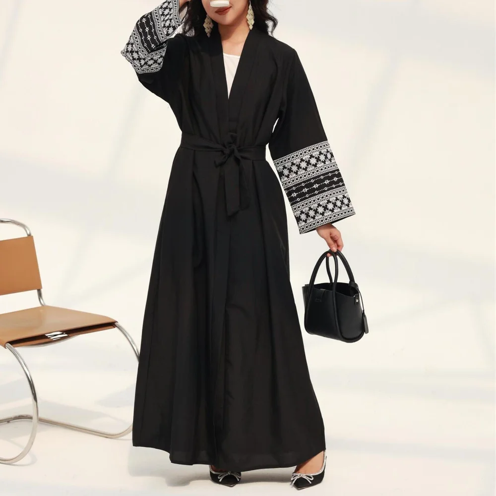 Abaya musulman brodé sur le devant ouvert Abayas islamiques à manches longues avec ceinture caftans de dinde Robe ample longue Robe Maxi femmes Jilbabs