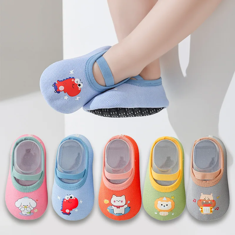 Chaussettes antidérapantes pour bébés, chaussures d'intérieur chaudes pour enfants, garçons et filles, chaussures pour tout-petits, parc d'attractions, antidérapantes pour la maternelle