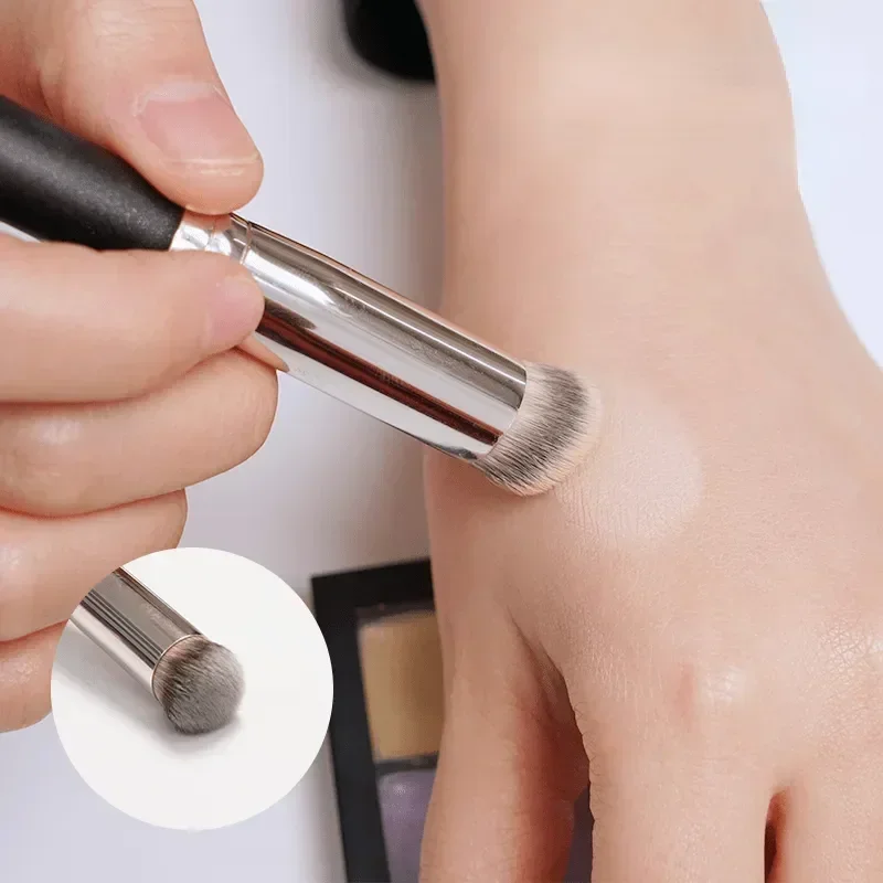Pinceau correcteur de fond de teint, pinceaux de fard à joues de Contour Premium, impeccable sous les yeux, brosse de maquillage Dense pour le visage pour mélanger