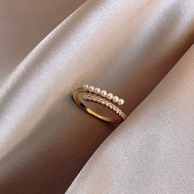 Micro anneaux de luxe légers en strass pour femmes, couleur or, élégant, imitation perle, anneau ouvert, fête de mariage, empilable, bijoux