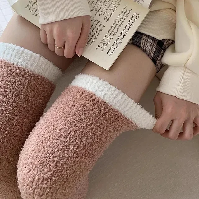 Chaussettes hautes chaudes en molleton de corail pour femmes, chaussettes longues en peluche pour dormir à la maison, Jk, solides, douces, cuisses hautes, amusantes, hiver – Image 2