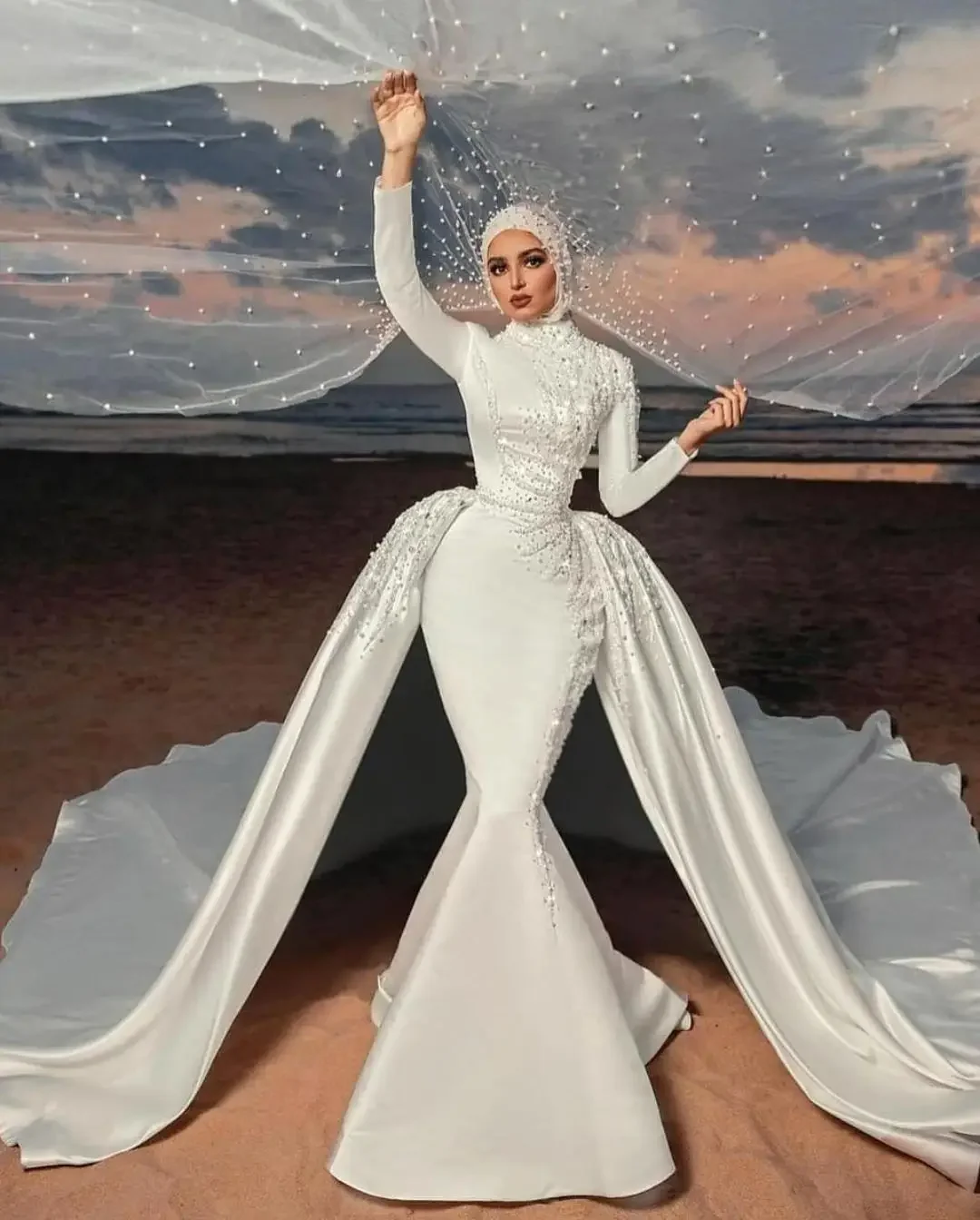 Robes de mariée sirène musulmanes personnalisées avec poignées, robes de luxe sur mesure, hijab perlé en satin, patients avec train amovible, quelles que soient les perles