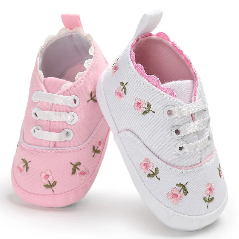 Baskets en toile à semelle souple pour bébé fille, chaussures de princesse brodées en dentelle, mocassins de premier marcheur pour tout-petits, printemps et automne