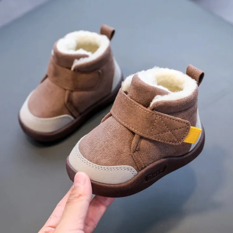 Chaussures d'hiver pour bébés garçons et filles, bottes de neige chaudes en peluche pour tout-petits de 0 à 5 ans, baskets antidérapantes à la mode pour enfants
