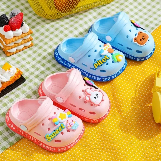 Été enfants sandales trou chaussures pour enfants pantoufles doux anti-dérapant dessin animé bricolage conception trou bébé chaussures plage de sable pour garçons filles
