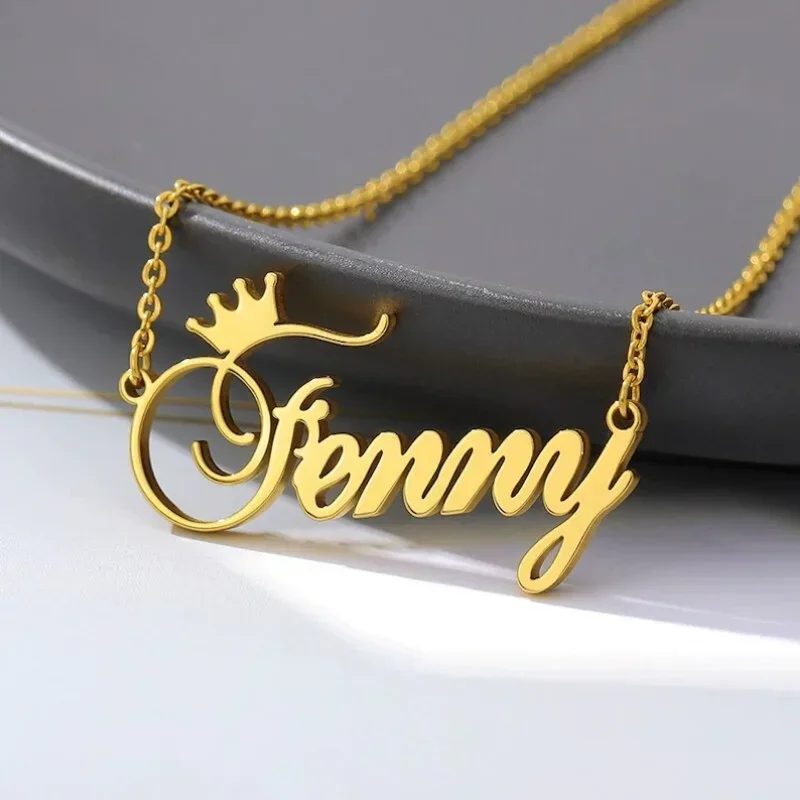 Collier avec nom personnalisé pour femmes, couronne personnalisée, police cursive, pendentif lettre en acier inoxydable doré, ras du cou, bijoux cadeaux d'anniversaire