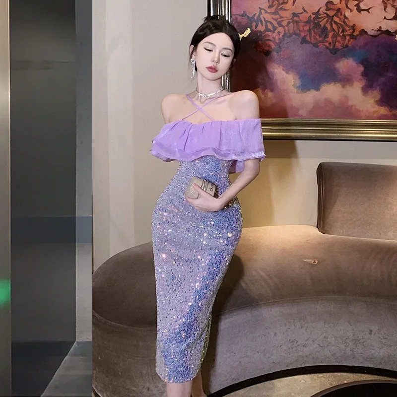 Robe longue violette élégante avec paillettes et volants, épaules dénudées, parfaite pour les bals de fin d'année et les occasions spéciales