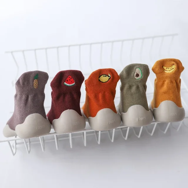 Chaussures brodées à l'offre elles souples pour bébé, chaussettes de sol pour enfant en bas âge, nouvelle collection – Image 2