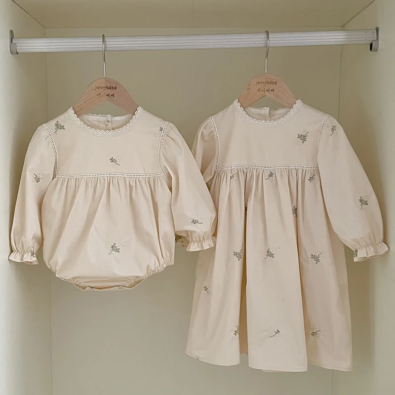Tenue assortie couvertes pour la famille, vêtements pour bébés filles, robe creuse brodée, barboteuse pour bébé, robes de princesse, 16%