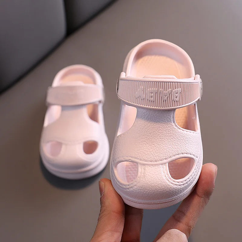Chaussures de grotte pour enfants, chaussures d'été antidérapantes pour garçons et bébés, chaussures de plage à semelles souples, sandales pour enfants de dessin animé pour filles et nourrissons